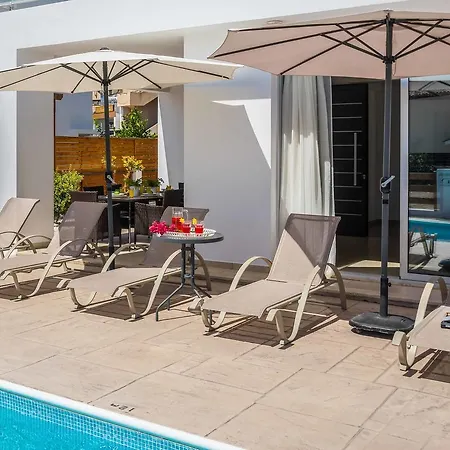 Villa White Moonflower