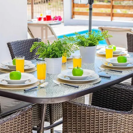 Vilă White Moonflower *