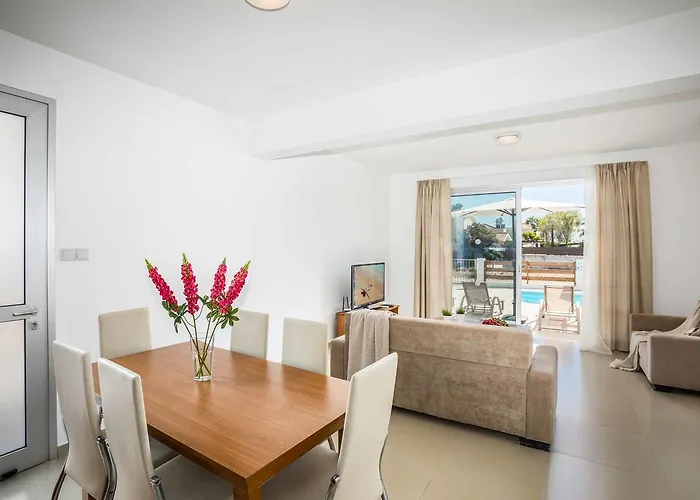 Villa White Moonflower