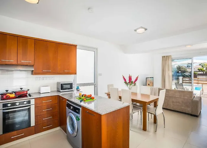 White Moonflower Villa Pégeia